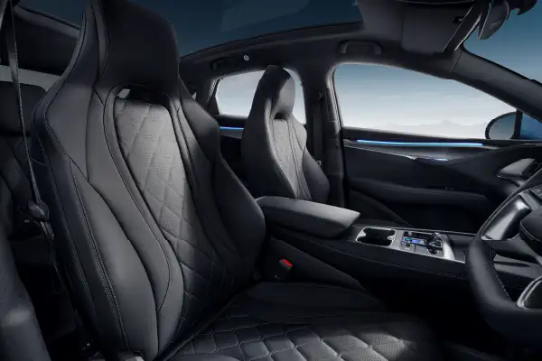 Premium-Nappa-Leather-seats.webp